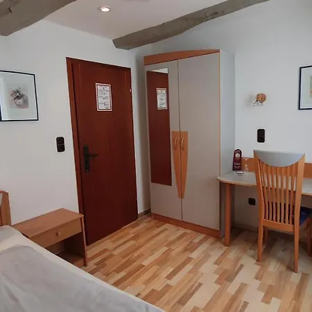 מלון Zur Krone האמלן