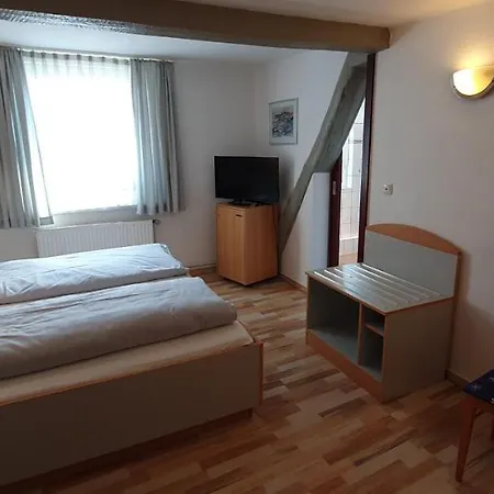 Zur Krone מלון 3*