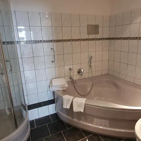 Zur Krone Hotel 3*