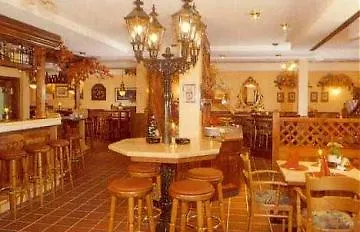 מלון Zur Krone 3*